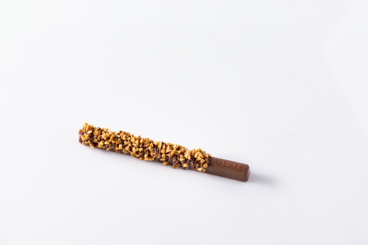 FINDIK KAPLI SÜTLÜ STİCK ÇİKOLATA